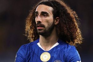 Chelsea sẵn sàng bán Cucurella, ba ông lớn cùng nhập cuộc săn đón
