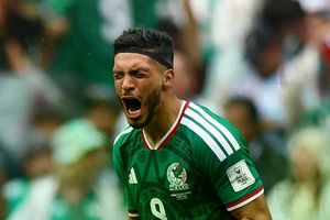 Mexico phá dớp trận ra quân World Cup bằng chiến thắng trước Nam Phi