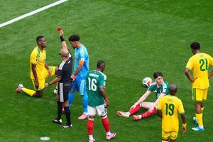 'Mưa thẻ đỏ', chưa vội trách trọng tài ngày khai màn World Cup 2026