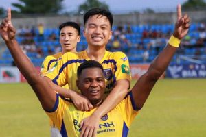 Đội bóng của HLV Park Hang Seo lên V.League đầy ngoạn mục