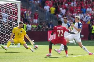 Chủ nhà Canada thoát hiểm trận ra quân, giành điểm số đầu tiên trong lịch sử World Cup