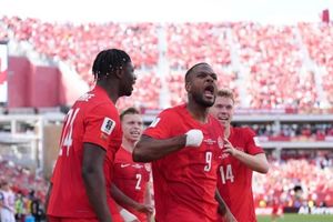 Cyle Larin giải cứu Canada trước Bosnia: Điểm nhấn từ băng ghế dự bị và sự vô duyên của Jonathan David