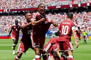 World Cup 2026: Qatar ăn mừng điểm số đầu tiên sau bàn phản lưới nhà của Thụy Sĩ