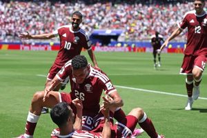 Qatar giành điểm lịch sử tại World Cup sau trận hòa Thụy Sĩ
