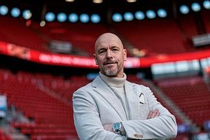 Erik ten Hag phục thù Barcelona khi giữ chân thành công ngọc quý Ruud Nijstad tại Twente