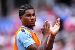 Chelsea nhắm mượn Marcus Rashford, Man Utd chi lương kỷ lục giữ chân Bruno Fernandes