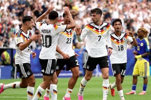 Leroy Sané dứt điểm quá tệ nhưng ca ngợi hàng công tuyển Đức