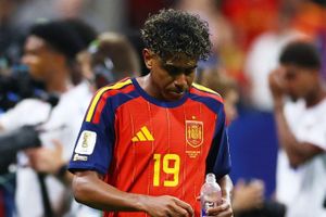 Trận cầu chênh lệch tỷ euro làm rung chuyển World Cup