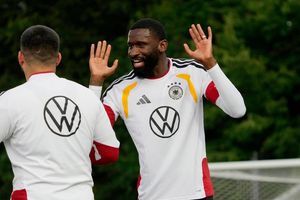 Real Madrid giữ chân Rudiger đến năm 2027
