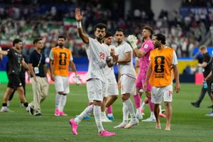 'Lão tướng' 36 tuổi tuyển Iran bất ngờ nhận danh hiệu Superior Player of the Match