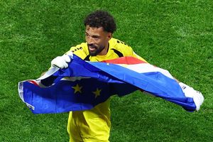 Thủ môn Cape Verde vừa thất nghiệp đến World Cup trở thành người hùng