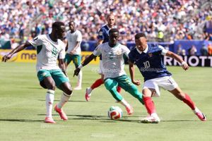 Mbappe và Haaland 'ngửi khói' Messi