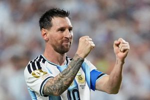 Messi giữ 2 kỷ lục đối nghịch lịch sử