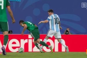 Trọng tài chỉ ra sai lầm khi bỏ qua thẻ phạt của Messi
