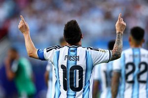 Những nghi ngờ ngớ ngẩn về Messi