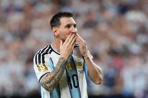 Messi xô đổ hàng loạt kỷ lục World Cup