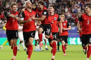 Áo vượt qua Jordan trong ngày ra quân, tạm bám đuổi Argentina tại bảng J