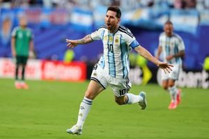 Messi ghi hat-trick, Argentina thắng tưng bừng