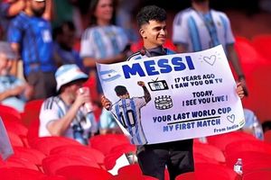 Khán đài hơn 80.000 người đứng dậy trước 3 bàn thắng của Messi