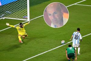 Zinedine Zidane chết lặng khi chứng kiến con trai bị Messi làm khổ