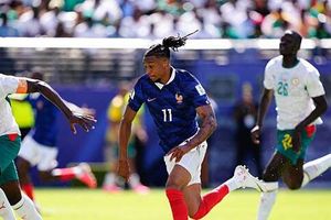 Pháp nhọc nhằn hạ Senegal: Michael Olise rực sáng trong vai trò 'số 10' mới