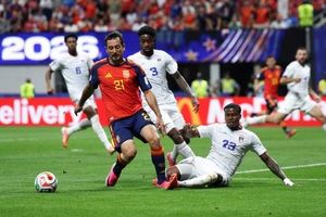 Cầu thủ đi vào lịch sử World Cup theo cách... không ai mong muốn
