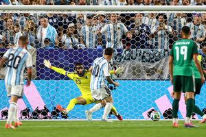 Con trai Zidane bị chê 'dựa hơi' bố: Thủ môn sợ bóng, kiến tạo 2 bàn cho Messi