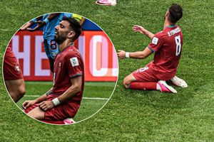 Biểu cảm của Fernandes khi Ronaldo bỏ lỡ cơ hội
