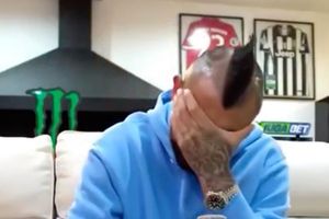 Phản ứng của Vidal khi xem Messi hủy diệt Algeria