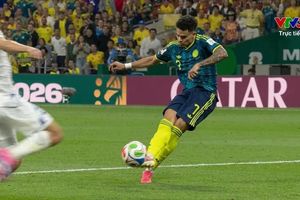 Colombia đánh bại tân binh Uzbekistan