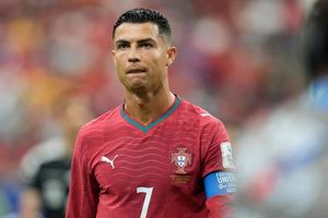 Tiền vệ CHDC Congo: 'Cristiano Ronaldo đã già rồi'