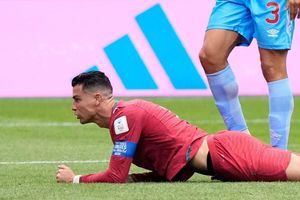Ronaldo bị phàn nàn vì chơi trọn 90 phút, HLV Bồ Đào Nha nói gì?