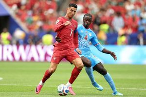 Hiện thực tàn khốc với Ronaldo