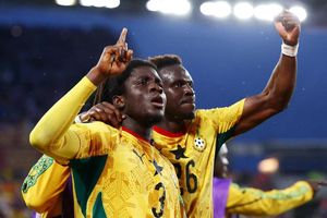 Ghana thắng nghẹt thở, HLV Queiroz lập cột mốc lịch sử World Cup