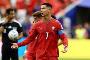 Ronaldo đá cả trận không sút trúng đích: 'Chẳng thiếu gì cả, bóng đá là thế'