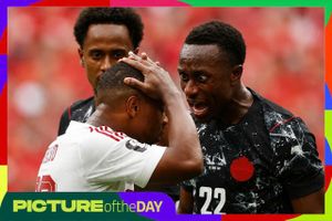 Khoảnh khắc World Cup: Chấn thương kinh hoàng của Kone