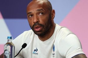 Thierry Henry thay đổi quan điểm về Ronaldo