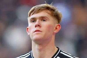 Man Utd sẵn sàng chi 50 triệu bảng cho Lewis Hall: Lời giải cho tương lai hành lang trái