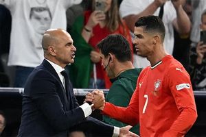 Rộ nghi vấn HLV Bồ Đào Nha ưu ái Ronaldo vì lý do đặc biệt