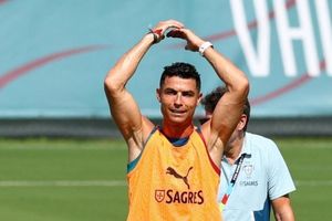 Thông điệp của Ronaldo với phóng viên trong buổi tập mới nhất
