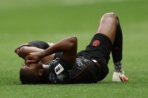 FIFA bồi thường cho tuyển thủ Canada bị gãy chân