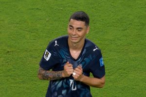 Ánh mắt thất thần của cầu thủ bị thẻ đỏ chưa từng có ở World Cup