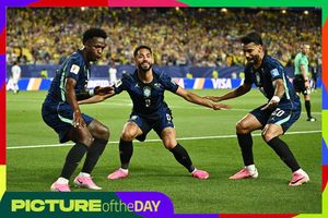 Khoảnh khắc World Cup: Cunha nâng bước Brazil
