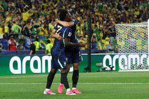 Vinicius tỏa sáng, Brazil thắng dễ Haiti để chiếm ngôi đầu bảng