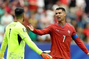 Fan cuồng Ronaldo tràn vào mạng xã hội công kích các cầu thủ Bồ Đào Nha, người thân bị vạ lây