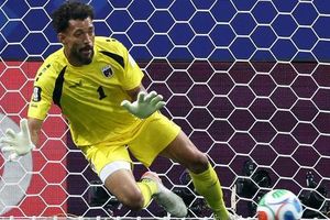 Từ vô danh đến 15 triệu follow: 'Cú nổ' của thủ môn 'người gác đền' World Cup