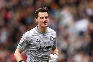 MU rao bán thủ môn Radek Vitek với giá 10 triệu bảng sau mùa giải bùng nổ tại Championship