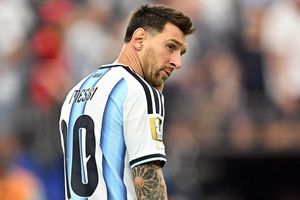 'Dường như Messi cố tình sút hỏng phạt đền'