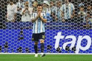 Vết xước trong sự nghiệp vĩ đại của Messi