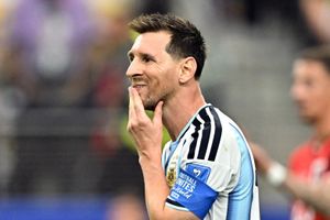 Báo Bồ Đào Nha gọi Messi là 'nhà vua mới'